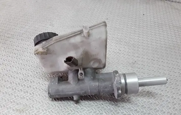 Master brake cylinder