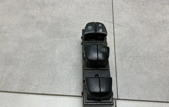 Nissan Juke I F15 Electric window control switch 254011KK5E