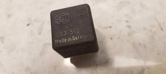 Volkswagen PASSAT B5 Other relay 4RA00351011