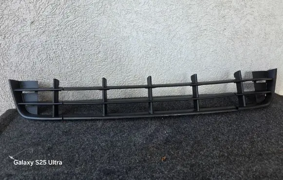 Skoda Fabia Mk2 (5J) Front bumper lower grill 5J0853677A