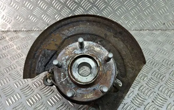 Nissan Juke I F15 Front wheel hub spindle knuckle 