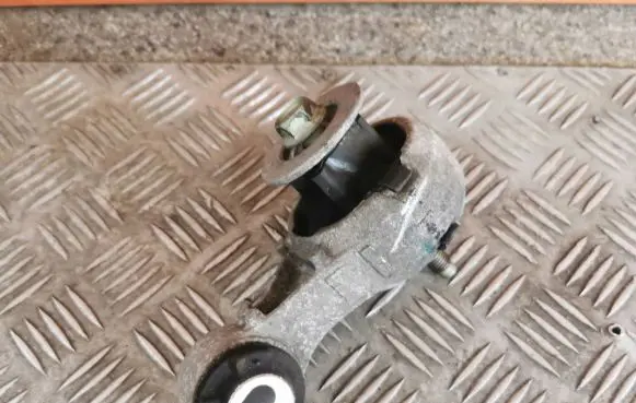 Nissan Qashqai Engine mount bracket 11350JD000