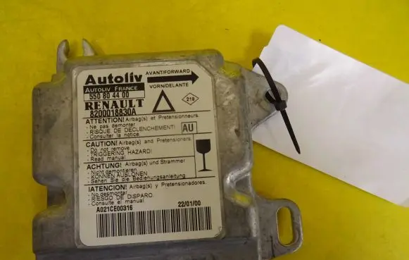 Renault Laguna I Airbag control unit/module 8200018830A 550804400