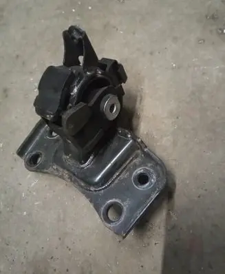 Toyota Auris E180 Engine mount bracket