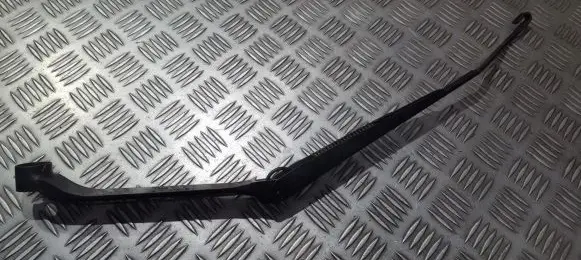 Toyota RAV 4 (XA20) Front wiper blade arm 6320