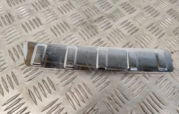 Trunk/boot sill cover protection