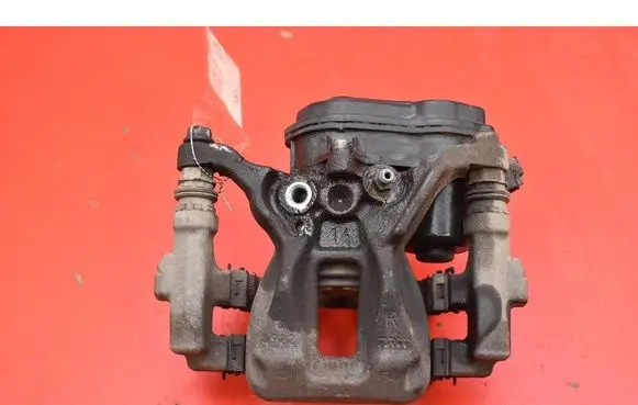 Toyota C-HR I Rear brake caliper 