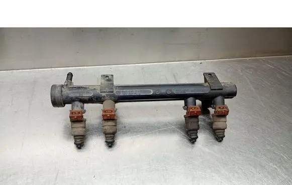 Skoda Fabia Mk1 (6Y) Fuel injector supply line/pipe 047133321J