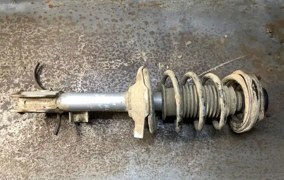 Nissan X-Trail T30 Rear shock absorber with coil spring R155681G