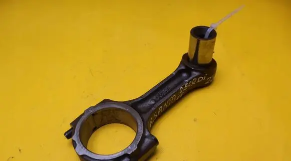 Hyundai Santa Fe Piston with connecting rod