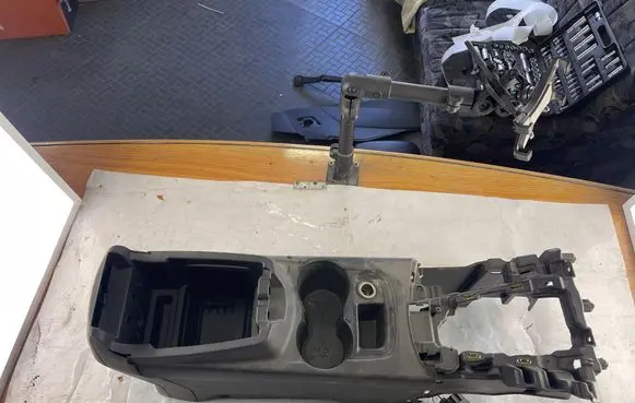 Ford Focus Center console SD0526102436801