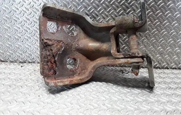 Chrysler Town u0026 Country IV Front door lower hinge 