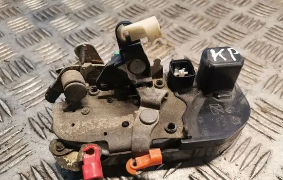 Chrysler 300 - 300C Coupe door lock (next to the handle)