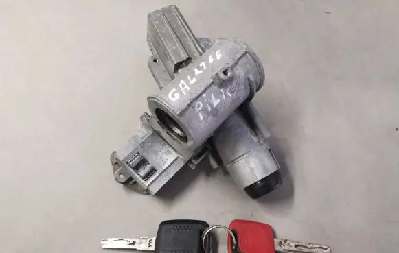 Ford Galaxy Ignition lock P012106 LARSV47