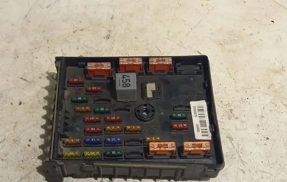 Volkswagen PASSAT B6 Fuse module 3C0937125