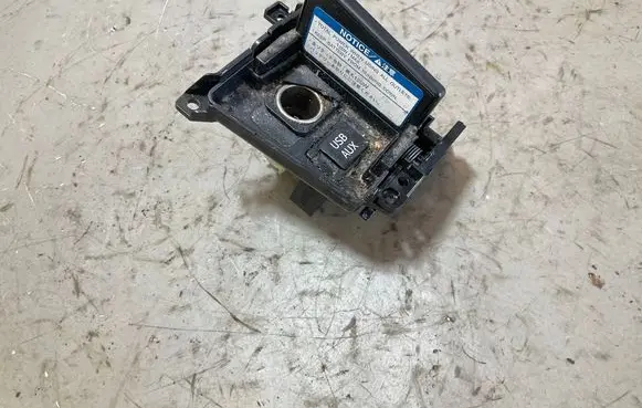Lexus CT 200H USB socket connector 