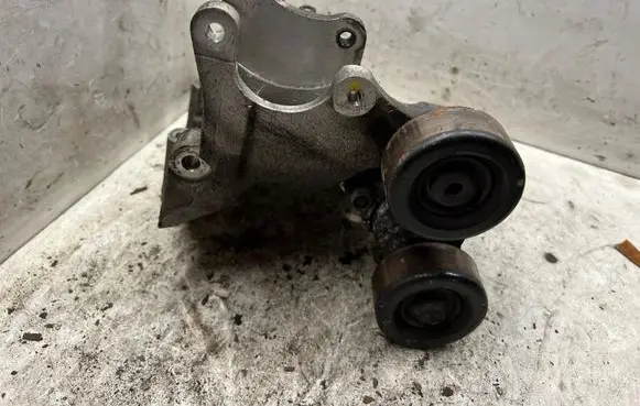 Hyundai Sonata Power steering pump mounting bracket 