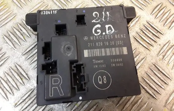 Mercedes-Benz E W211 Door control unit/module 2118201626 A2118201626