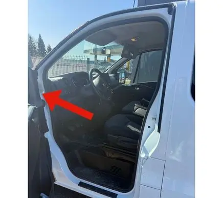 Opel Vivaro Front door upper hinge 804005400R