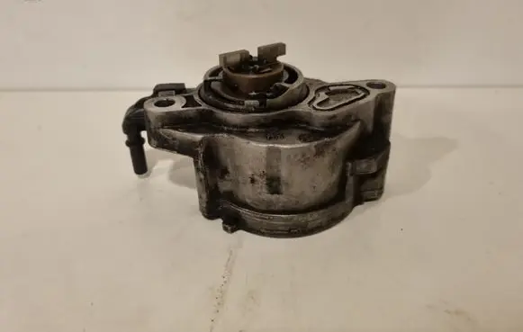 Mazda 3 I Vacuum pump Y60118G00B