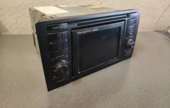Audi A8 S8 D2 4D Radio/CD/DVD/GPS head unit 4D0035192E