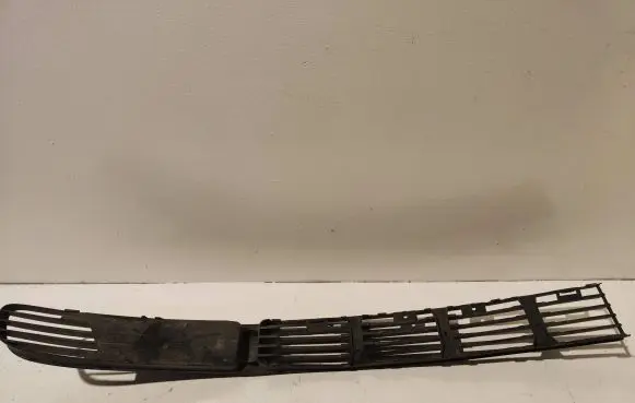 Volkswagen PASSAT B5 Front bumper lower grill 3B0853677A