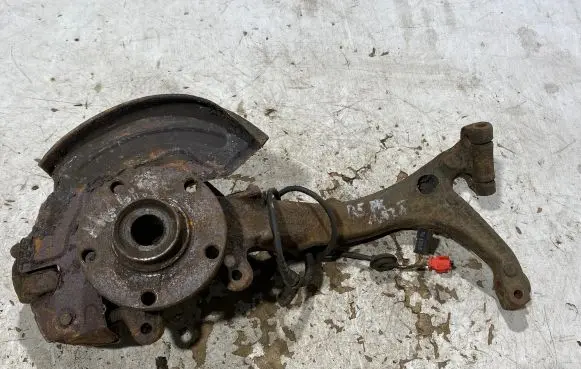Front wheel hub spindle knuckle