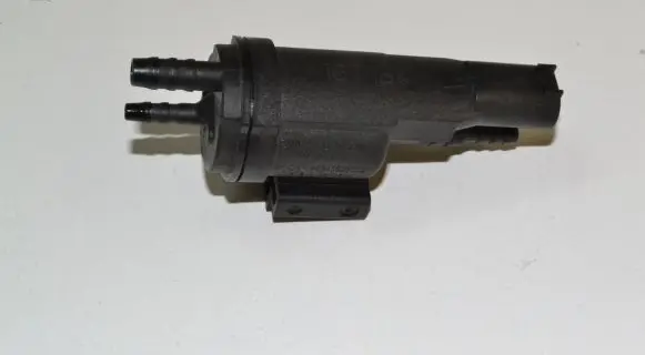Mercedes-Benz C W205 Turbo solenoid valve A0025407097