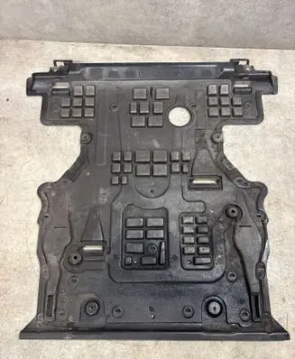 Mercedes-Benz GLE W167 Engine splash shield/under tray A1675200100 15637948 A1675200700
