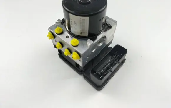 Mercedes-Benz C W204 ABS Pump A2045453832 A2044313912