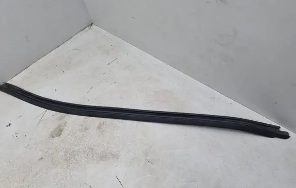 BMW i3 Front door glass trim molding 7277056