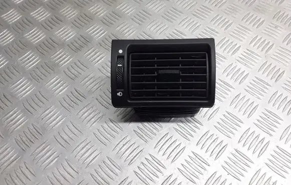 Ford Mondeo Mk III Dashboard air vent grill cover trim 