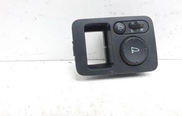 Honda CR-V Wing mirror switch M33212