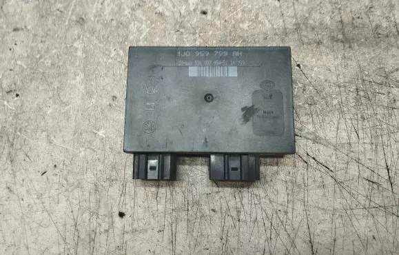 Skoda Octavia Mk1 (1U) Central body control module 1J0959799AH 5DK00795451 141099