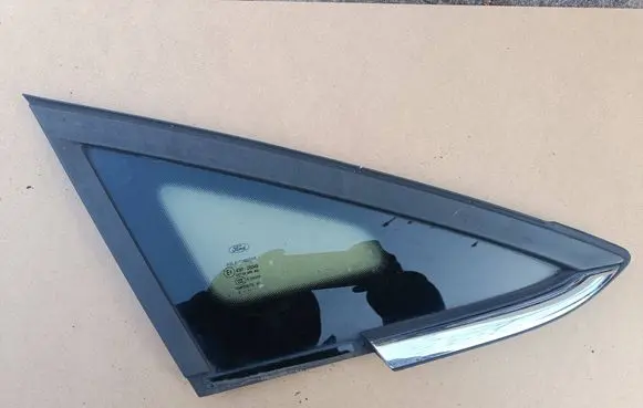 Ford Fiesta Front triangle window/glass 43R00049 DOT24M25AS2 E000255
