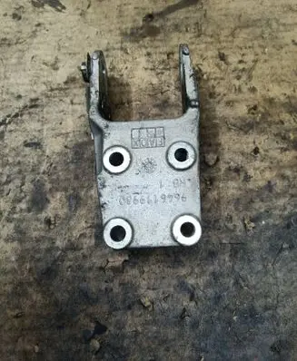 Citroen C6 Engine mounting bracket 9646119980