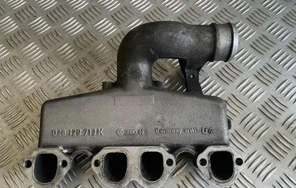Volkswagen PASSAT B5 Intake manifold 028129713K