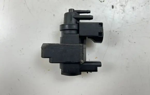 BMW 1 F20 F21 Turbo solenoid valve V7599547