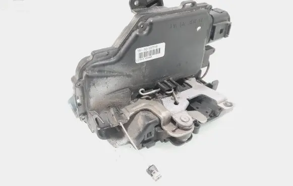 Skoda Octavia Mk2 (1Z) Front door lock 3D1837016