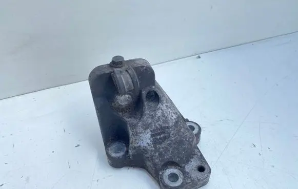 Volvo XC90 Engine mounting bracket 8634123