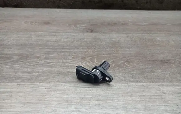 Volvo V70 Camshaft position sensor 8658726 0232103063