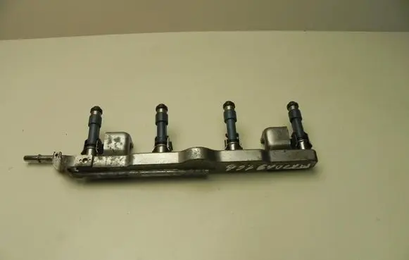 Mazda 3 II Fuel distributor 2975000460