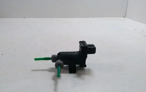 Mercedes-Benz E W210 Vacuum valve A2028000178