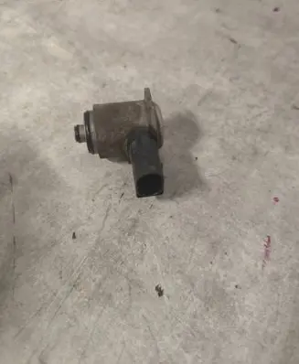 Audi A4 S4 B8 8K Hydraulic servotronic pressure valve 02041328