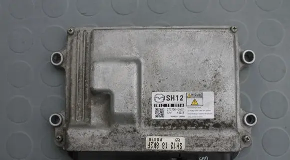 Mazda 3 III Engine control unit/module SH1218881A