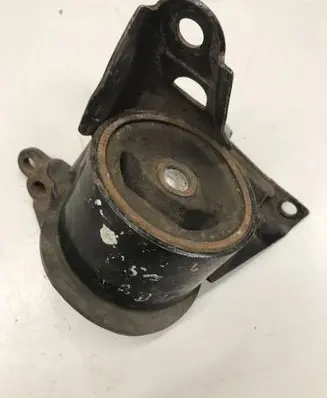 Nissan X-Trail T30 Engine mount bracket RN62490LB