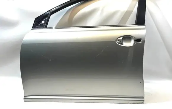 Toyota Avensis T250 Front door