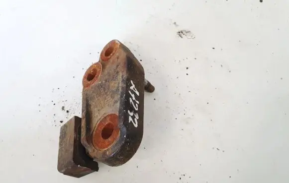 Toyota Corolla Verso AR10 Engine mounting bracket 08l7