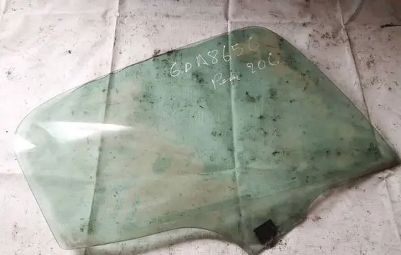 Peugeot 206 Rear door window glass as2