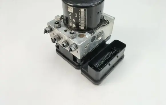 Volkswagen Golf VI ABS Pump 1K0907379AN 1K0614517BJ